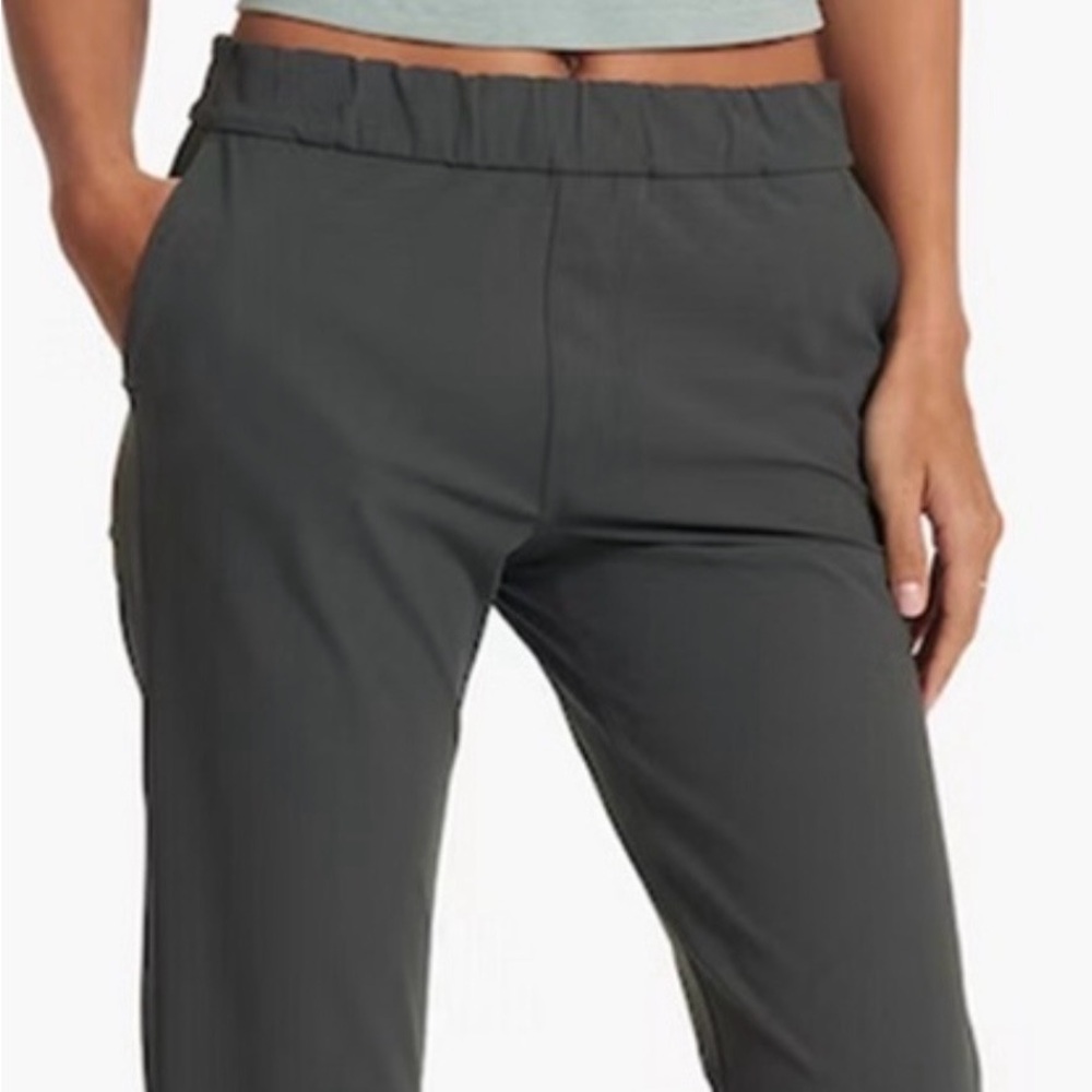 Vuori Women’s Miles Ankle Pants Olive Green size large - like new
